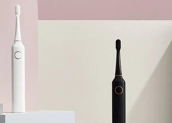 電動牙刷需要手動來回刷嗎？正確使用電動牙刷的方法詳解