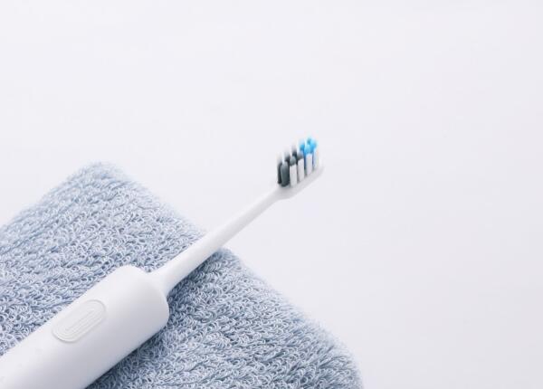 電動牙刷聲波式與旋轉式哪個好？牙齒易敏感人群就選這款