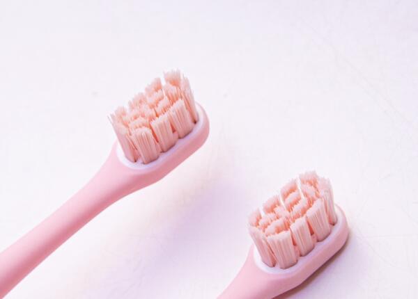 寶寶多大可以用電動牙刷？寶寶不同年齡階段選擇牙刷方法