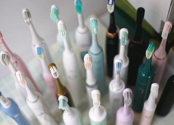 便宜的兒童電動牙刷能用嗎？看完這篇文章，你準不敢用低價電動牙刷