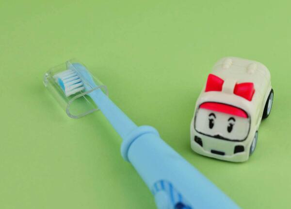 兒童用電動牙刷和普通牙刷哪個好？選用兒童電動牙刷的三大優勢