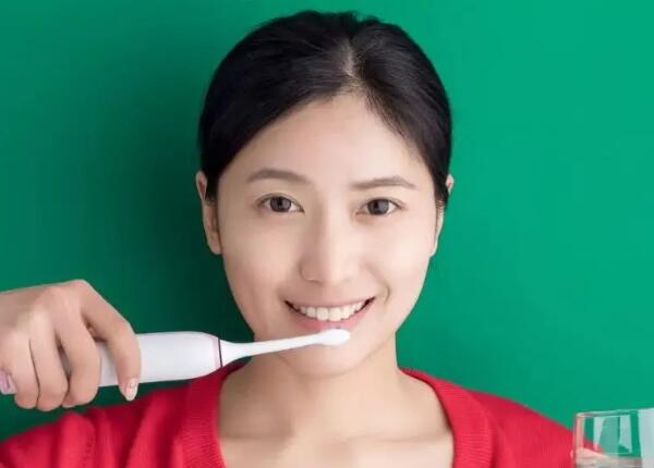 刷牙三連問(wèn)：刷牙要刷多久，為何刷牙總出血，要刷舌苔嗎？