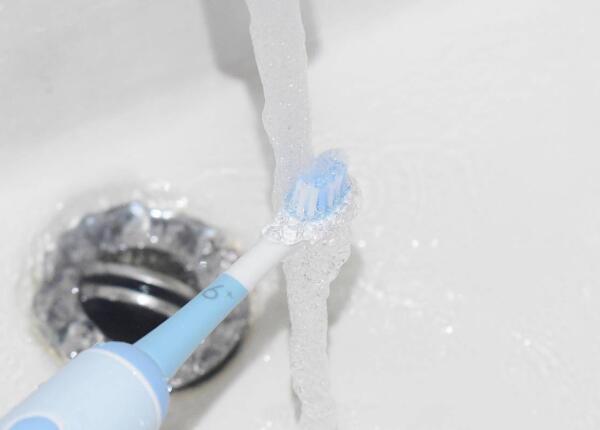 兒童使用電動牙刷好嗎？不同齡段兒童使用牙刷分析