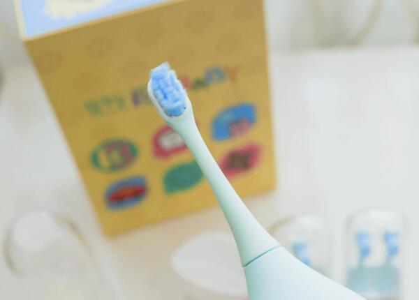 兒童智能電動牙刷利弊分析：這樣刷牙很傷牙！