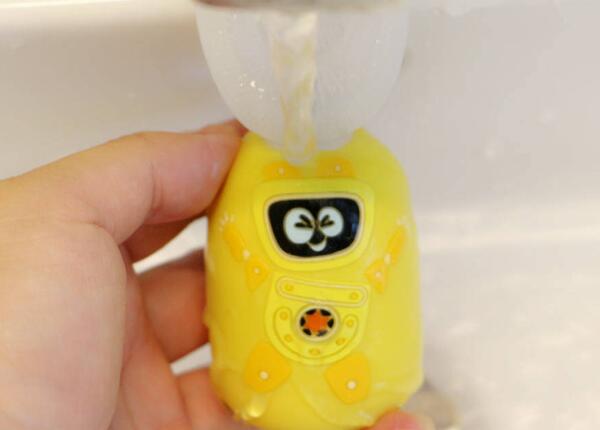 兒童用u型電動牙刷安全嗎？牙醫居然這樣建議