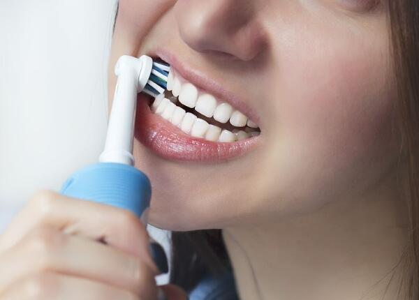 電動牙刷好還是手動牙刷好 電動牙刷好還是手動牙刷好