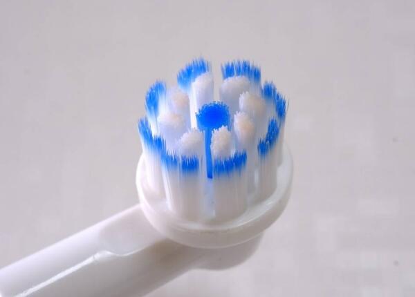 手動和電動牙刷哪個適合你 手動和電動牙刷哪個更適合你