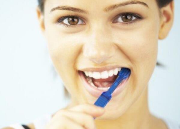 人體工學(xué)設(shè)計(jì)牙刷 人體工學(xué)設(shè)計(jì)牙刷